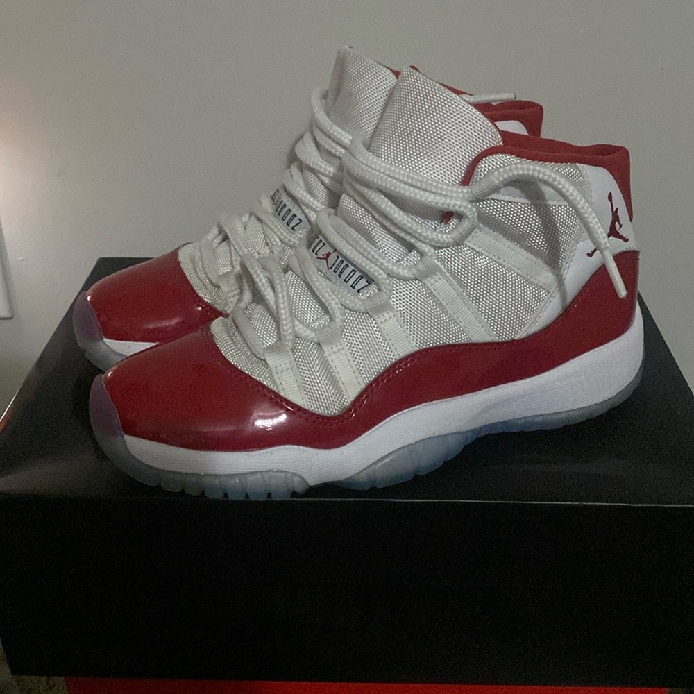 Jordan 11 Retro
Cherry